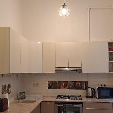 Center Royalty Apartment Budapest Bagian luar foto
