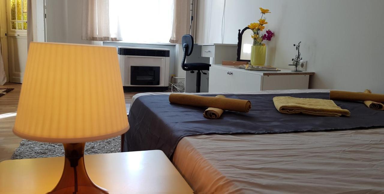 Center Royalty Apartment Budapest Bagian luar foto