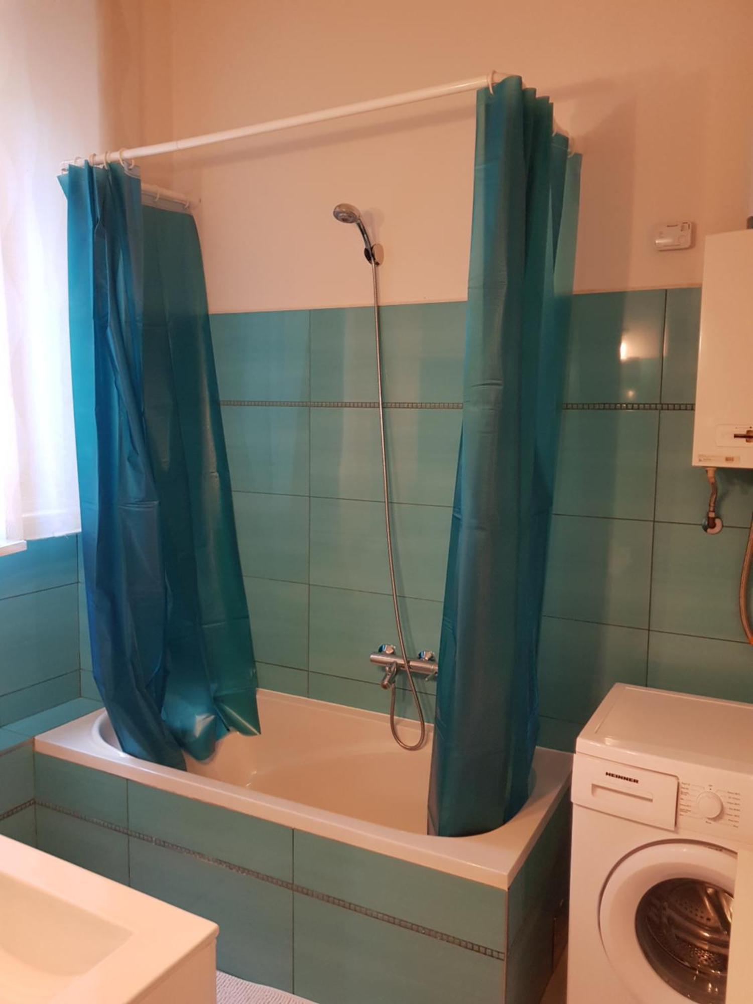 Center Royalty Apartment Budapest Bagian luar foto