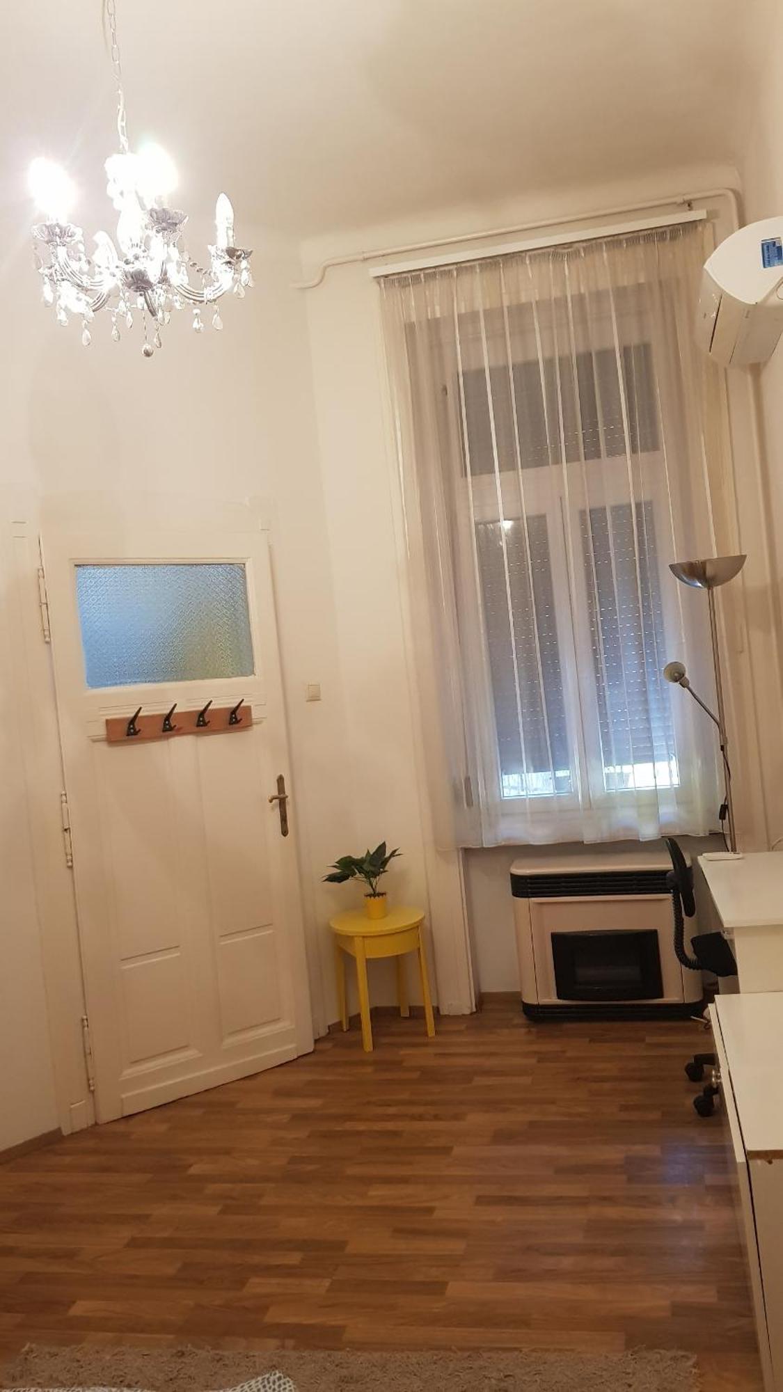 Center Royalty Apartment Budapest Bagian luar foto
