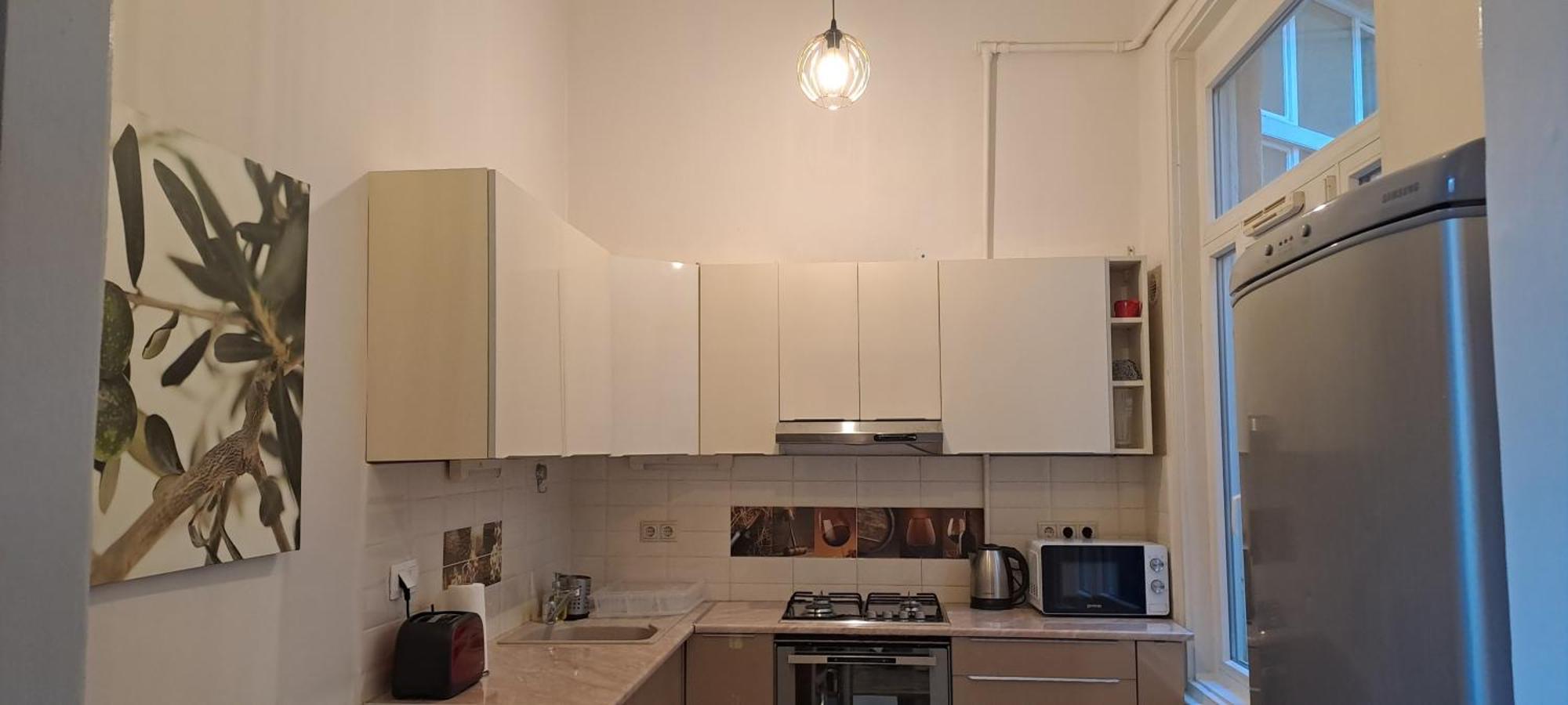 Center Royalty Apartment Budapest Bagian luar foto